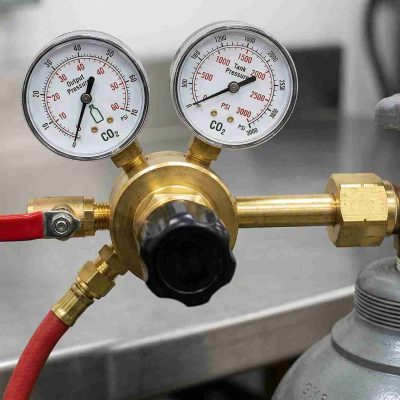 CO₂ Pressure Regulator – Dual Gauge, CGA 320 (1)